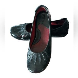 Born Women's Black Leather Flats